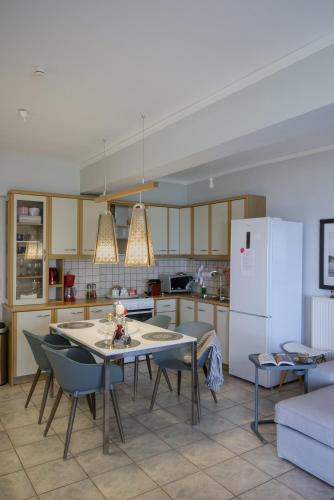 Harris elegant house superb view near airport