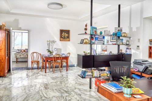 a living room with a table and chairs at Hotel Victoria Place in Anacapri