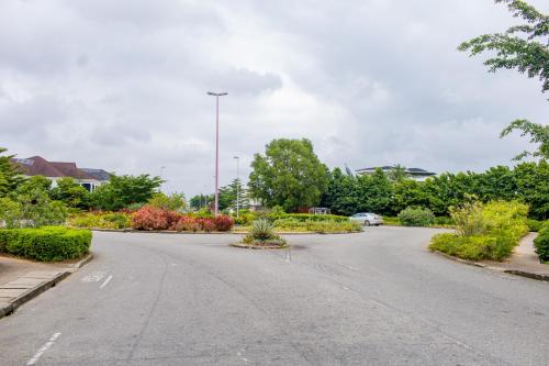 an empty street with a street light in the middle at LEKKI SECRET MANSION 'n' SWIMMING POOl in Aja