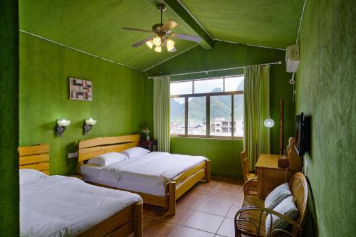 Cama o camas de una habitación en YangShuo Eden Inn