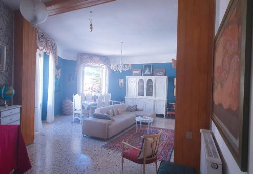 a living room with a couch and a table at VIBE SPOLETO, Stazione a 150 mt, parcheggio gratuito in Spoleto