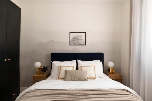 Postel nebo postele na pokoji v ubytování The J Luxury Apartments - By Localz Group