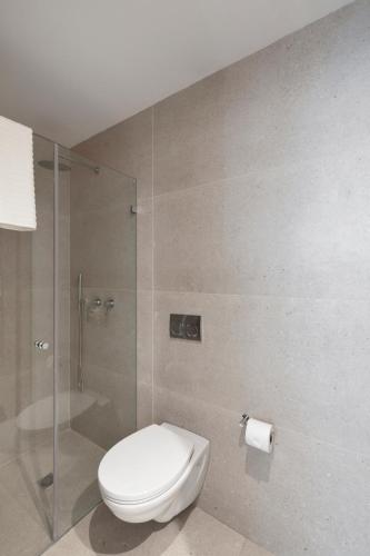 Koupelna v ubytování The J Luxury Apartments - By Localz Group