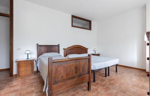 Postel nebo postele na pokoji v ubytování Cozy Home In Nicciano