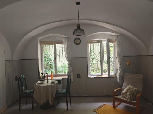 Vintage room with Garden view