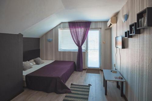Postel nebo postele na pokoji v ubytování Guest House Taligarov