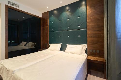 En eller flere senge i et værelse på Menoir Dorsett Madrid Usera