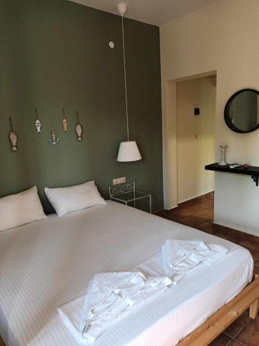 Postel nebo postele na pokoji v ubytování Achillion b&b