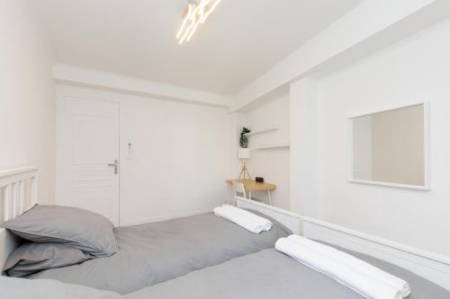 Premium 80sqm Apartment Opposite Martinez, Steps from Congress Center photo 24