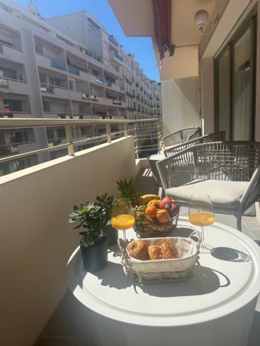 Premium 80sqm Apartment Opposite Martinez, Steps from Congress Center photo 25