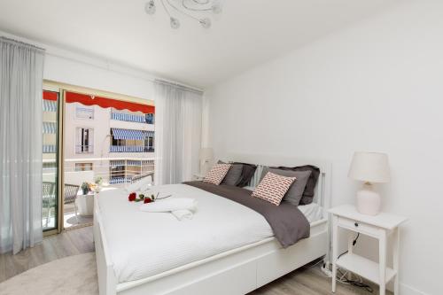 Premium 80sqm Apartment Opposite Martinez, Steps from Congress Center photo 7