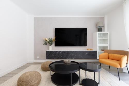Premium 80sqm Apartment Opposite Martinez, Steps from Congress Center photo 10