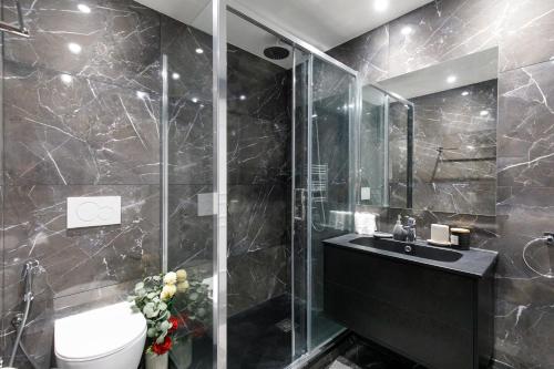 Premium 80sqm Apartment Opposite Martinez, Steps from Congress Center photo 16