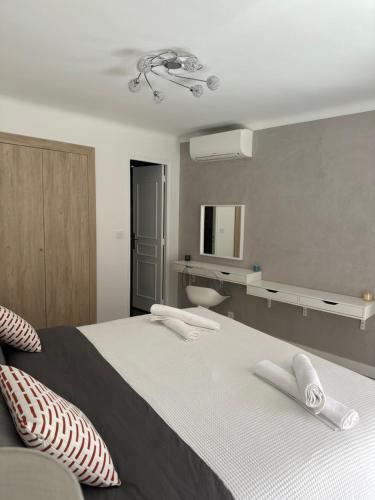 Premium 80sqm Apartment Opposite Martinez, Steps from Congress Center photo 33