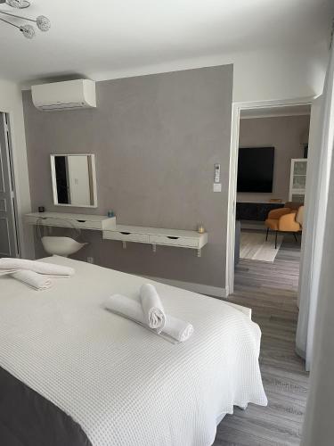 Premium 80sqm Apartment Opposite Martinez, Steps from Congress Center photo 37
