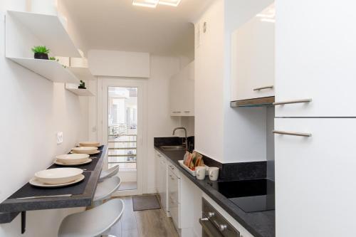 Premium 80sqm Apartment Opposite Martinez, Steps from Congress Center photo 41