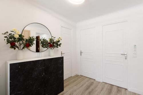 Premium 80sqm Apartment Opposite Martinez, Steps from Congress Center photo 43