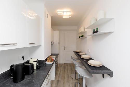 Premium 80sqm Apartment Opposite Martinez, Steps from Congress Center photo 45