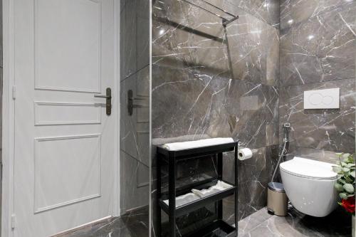 Premium 80sqm Apartment Opposite Martinez, Steps from Congress Center photo 46