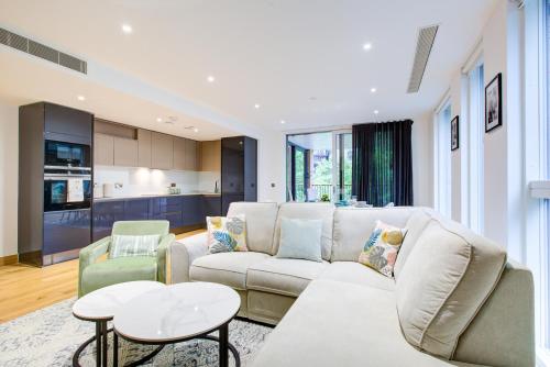 a living room with a couch and a table at London Paddington Apartment in London