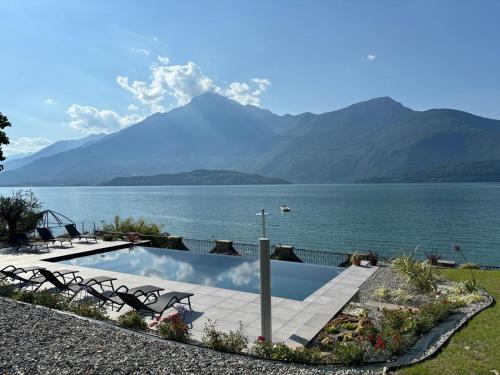 a swimming pool with a view of a mountain at Rosa del lago in Gravedona