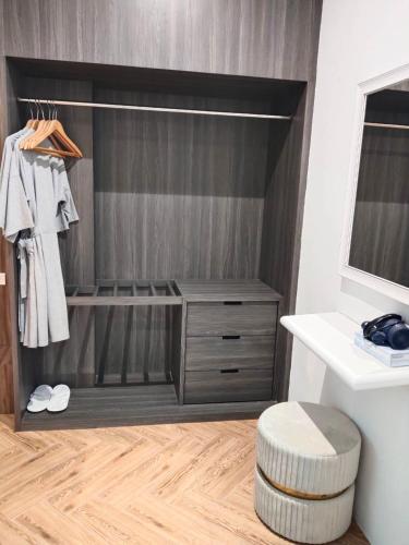 a bathroom with a closet with a sink and a stool at โรงแรม ดิ โอวาเล่ย์ [The O Valley Boutique Hotel] in Ban Tha Phala Nua
