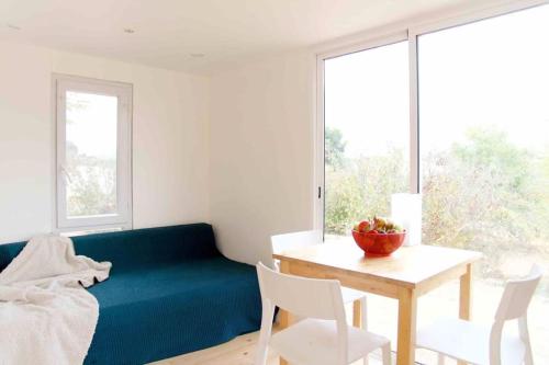 Zona de estar de Eco Tiny Home & Office for Digital Nomads