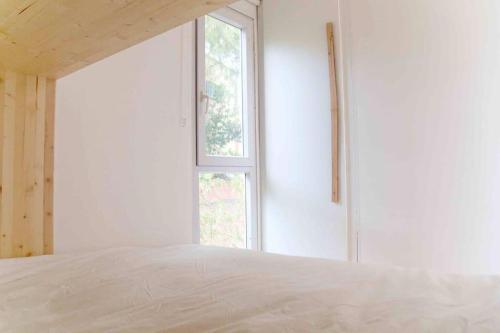 Cama o camas de una habitación en Eco Tiny Home & Office for Digital Nomads