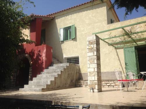 Spacious Villa with View 10 mins Walk to the Beach