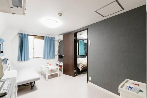 Super close to Dotonbori! Great location room#405