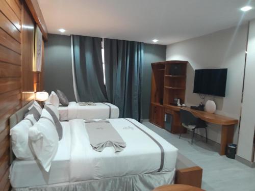 Una cama o camas en una habitación de Royal Mgwasi Hotel