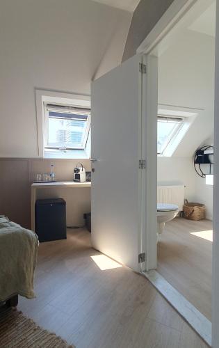a room with a bathroom with a sink and a toilet at Hotel du Bassin in Ostend