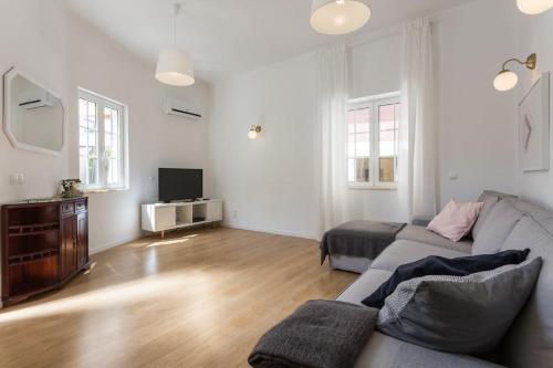 Charming house with terrace near the city center
