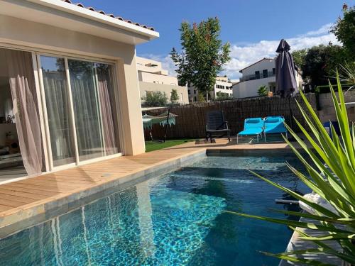 Villa d'architecte avec piscine privée, idéal pour une famille