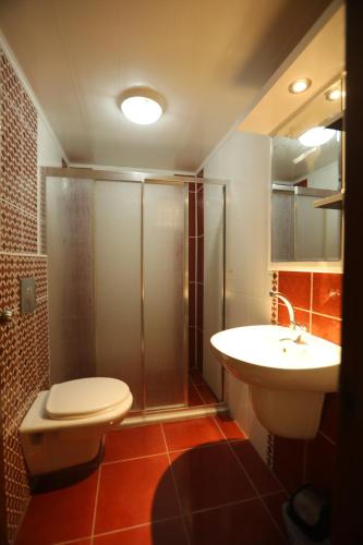 Koupelna v ubytování BALŞEN HOTEL