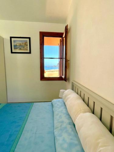 a bedroom with a large bed with a window at -Torre dei Corsari- TERRAZZA SUL MARE in Torre Dei Corsari