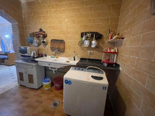 Eldhús eða eldhúskrókur á فيلا عائلات فقط Families only - سيدى كرير Sidi Krir - خارج القرى السياحية Outside tourist villages- حديقة خاصة مستقله ومسبح خاص مشترك Private Garden-Shared Pool