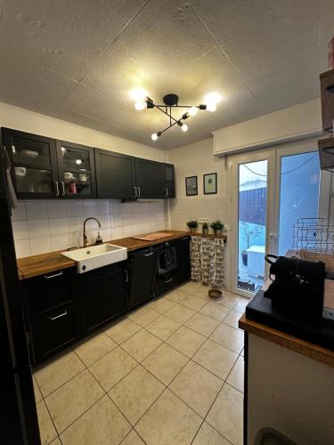 Photo de la galerie de l'établissement Spacieux deux pièces, au Cannet