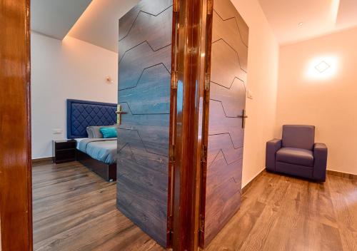 a room with a sliding door with a bed at Kodai Outdoor Valley in Kodaikānāl