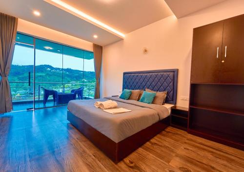 a bedroom with a large bed and a table at Kodai Outdoor Valley in Kodaikānāl