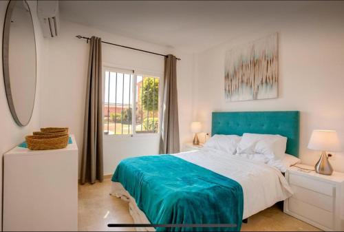 No1 - Beachfront Estepona, close to port, 2 bedroom, 2 bathroom, sleeps 5