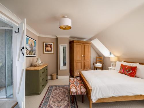 Katil atau katil-katil dalam bilik di Stylish Cottage Peaceful Rural Retreat Pass The Keys