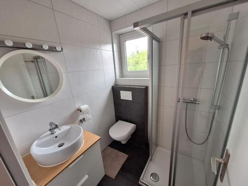 Koupelna v ubytování sonnige Ferienwohnung mit Balkon