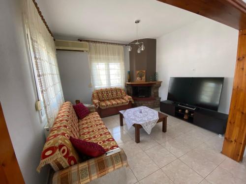 TV a/nebo společenská místnost v ubytování Xaris House