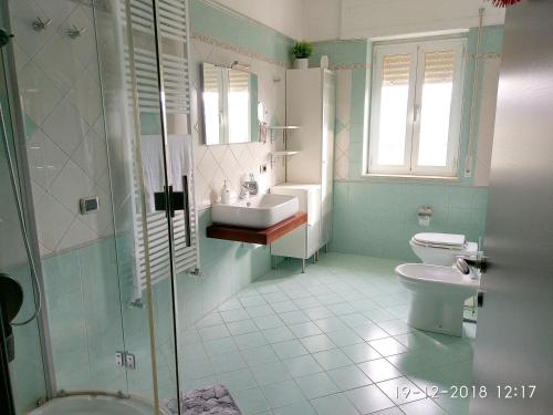 Bilik mandi di Casa Vacanze Valcomino