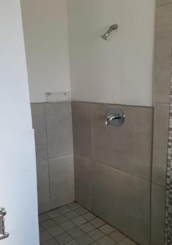 Bilik mandi di Perdehoek Venue