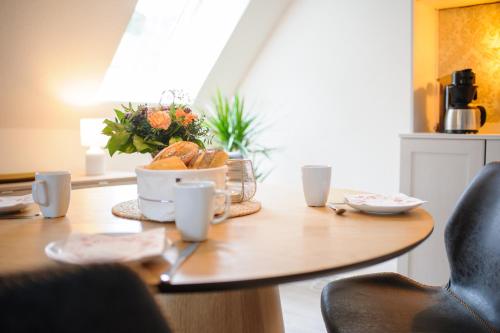 Ruang duduk di Ferienwohnung Schlafgemach - Gemütlicher Urlaub zwischen Ostsee und Holsteinische Schweiz - Boxspringbett & Wallbox