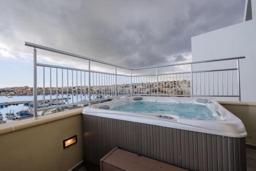 Fotografie z fotogalerie ubytování Seagull Penthouse Marsaxlokk v destinaci Marsaxlokk