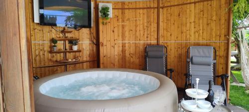 a large bath tub in a room with a tv at Casa La Primavera in SantʼAlbano Stura