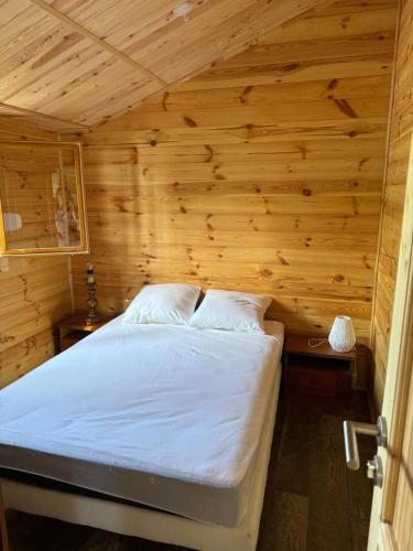 Postel nebo postele na pokoji v ubytování Cabanon au bord du petit Rhône